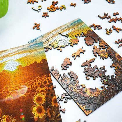 Imaginea din Puzzle din lemn cu forme neregulate - un câmp de floarea soarelui