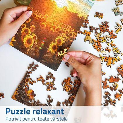 Imaginea din Puzzle din lemn cu forme neregulate - un câmp de floarea soarelui